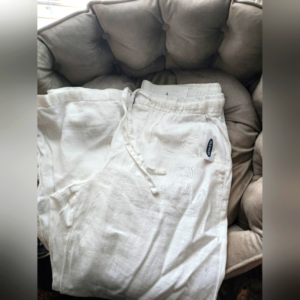 NWT. Old Navy White Linen Pants